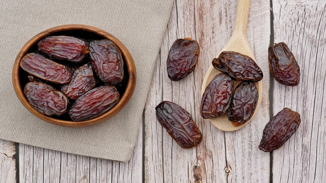 Dates Are the Perfect Mid-Morning Snack