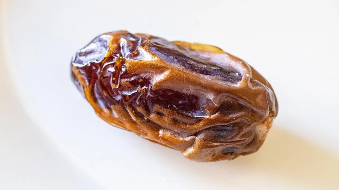 Dates Are the Perfect Mid-Morning Snack