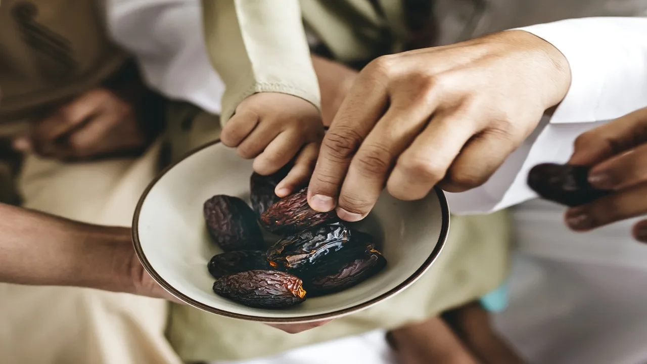 Dates Are the Perfect Mid-Morning Snack